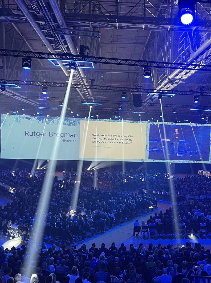 Fantastic first ketnote at #nbforum2022 on the #theveneertheory vs the new view of the human nature by one of my absolute favorite thinkers, the fantastic Homo Puppy <a href="/rcbregman/">Rutger Bregman</a> 🐶✨🙏
