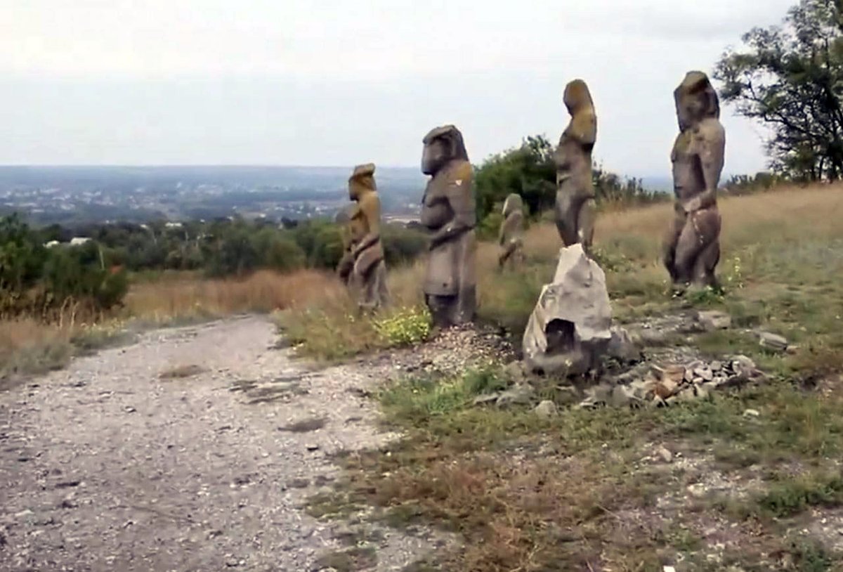 welcome2ukr's tweet photo. #Russians try to destroy our culture...
#Izyum, Kremenets Mountain https://t.co/VQbEmzgqwu
