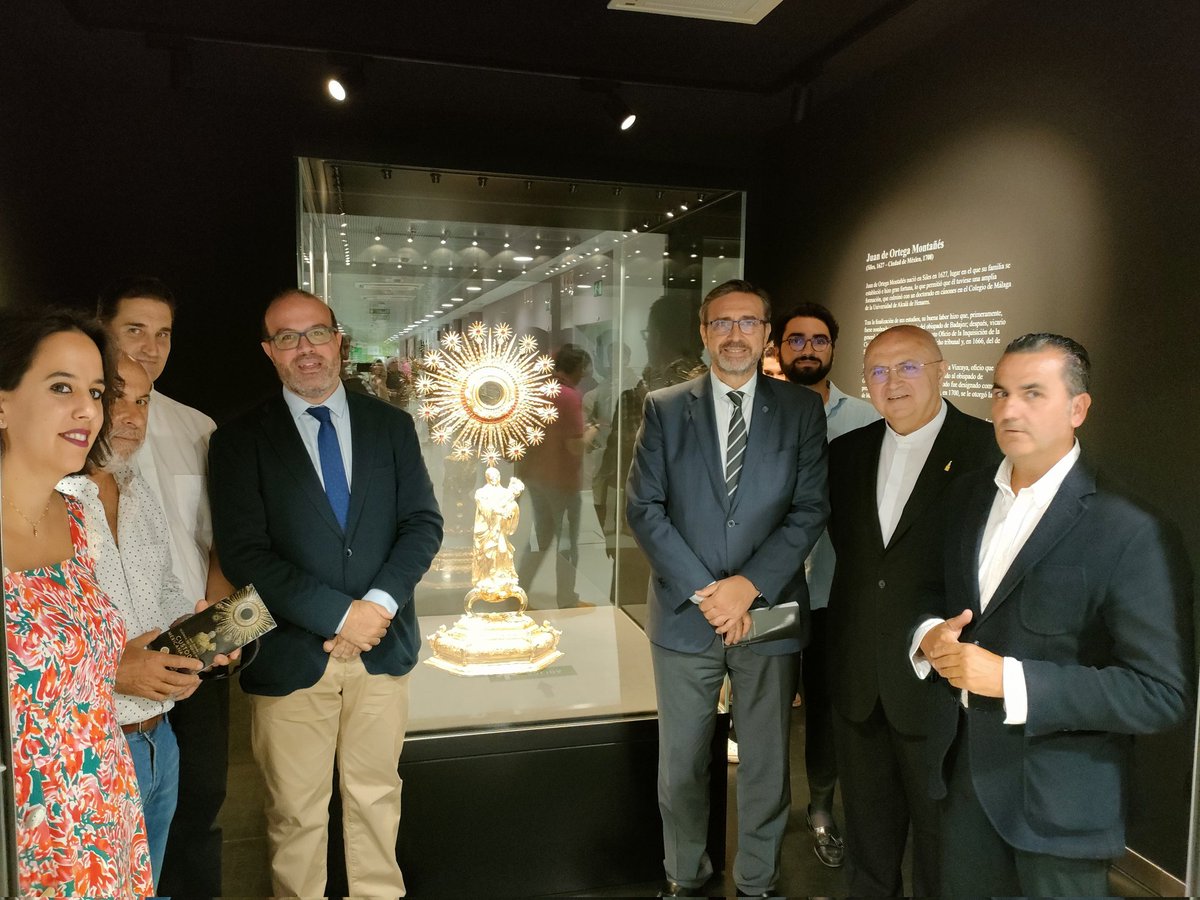 ujaen's tweet photo. La @ujaen estrena una nueva pieza en el espacio expositivo de la 'Obra Invitada' en la antigua Escuela de Magisterio: 'La custodia de Siles', "un claro exponente de la orfebrería que se realizó al otro lado del Atlántico durante los siglos de dominio español" #UJAcultura https://t.co/G97U4EsYgq