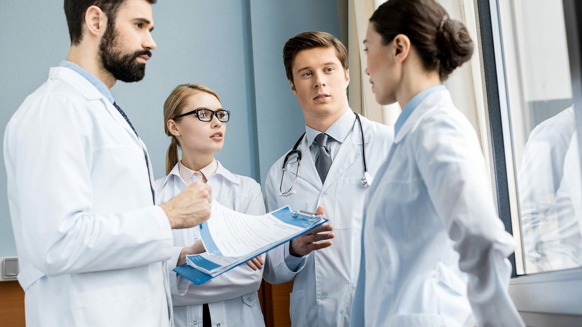 open_studia's tweet image. Национальная медицинская палата предложила внести поправки в статью о праве медиков выходить за рамки стандартов медицинской помощи в ситуациях «крайней необходимости» и «обоснованного риска». Что даст такой законопроект нашему здравоохранению? Обсудим сегодня в 20.10