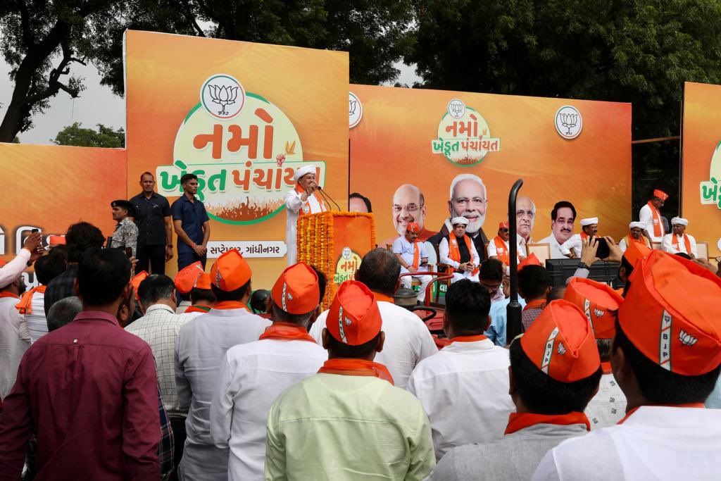 BJP4India's tweet photo. भाजपा राष्ट्रीय अध्यक्ष श्री @JPNadda ने गुजरात के गांधीनगर में 'नमो किसान पंचायत' कार्यक्रम के अंतर्गत 'ई-बाइक' का शुभारंभ किया। https://t.co/0sYnXpbmex