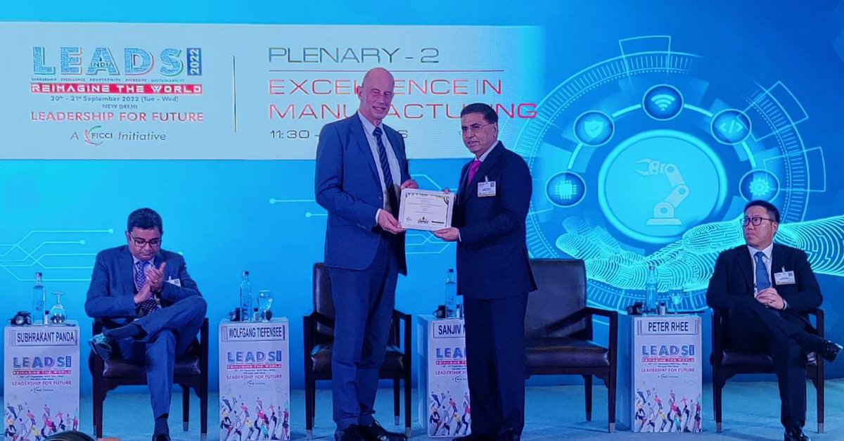 ficci_india's tweet photo. Mr Sanjiv Mehta, President, FICCI welcomes Mr @WTiefensee, Minister for Economics, Science and Digital Society in Thuringia, Germany with a Green Certificate at the 3rd edition of #FICCILEADS. https://t.co/mLEGWRQHT8