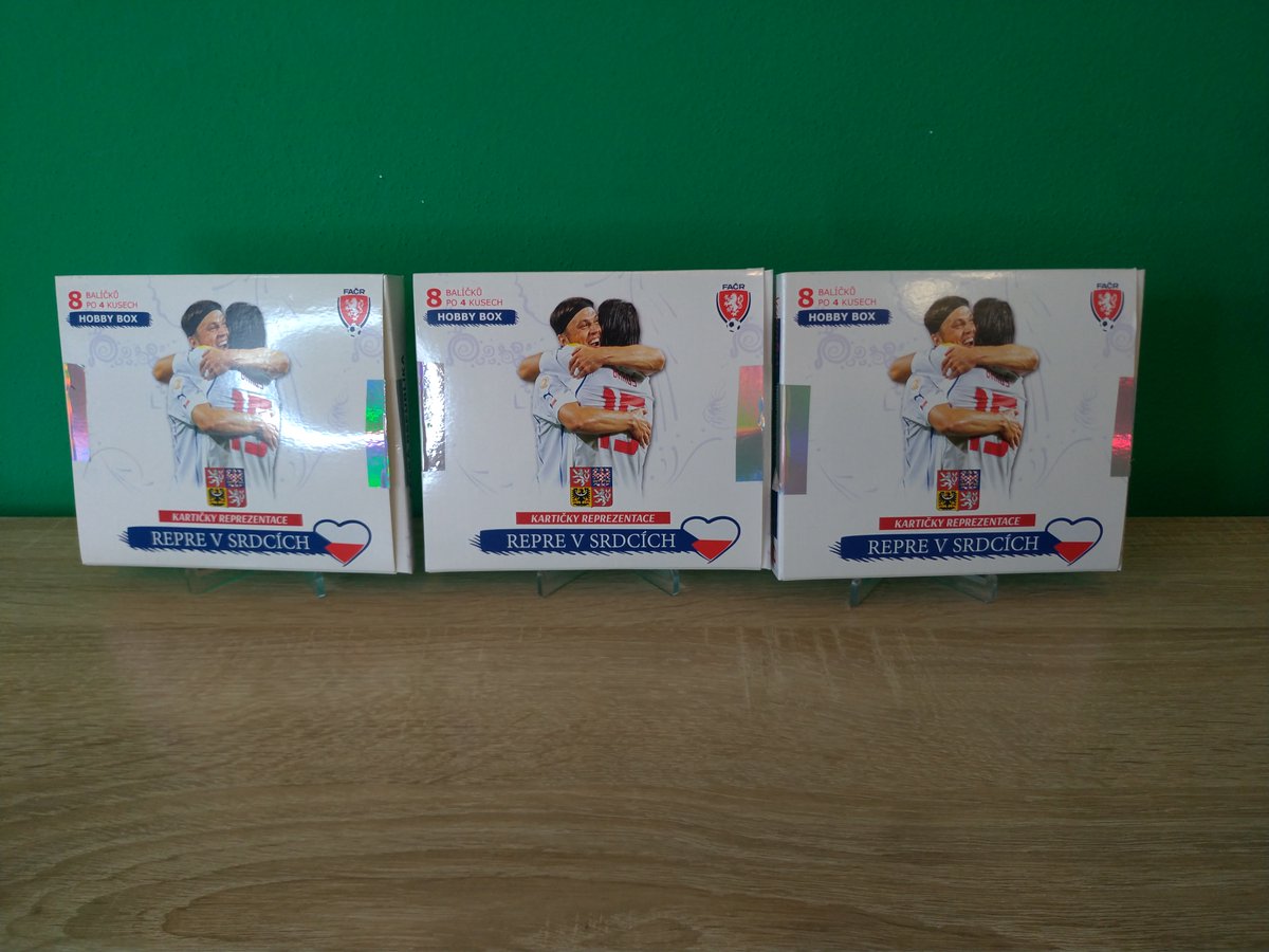 SberatelskeK's tweet image. Otevřel jsem 3 boxy a myslím jsi že se povedli :-)

celé video zde youtube.com/watch?v=aAS5_Q…

#proarena #proarenafootball #fotbalovekarty #fotbal #rosicky #tomasrosicky #opencards