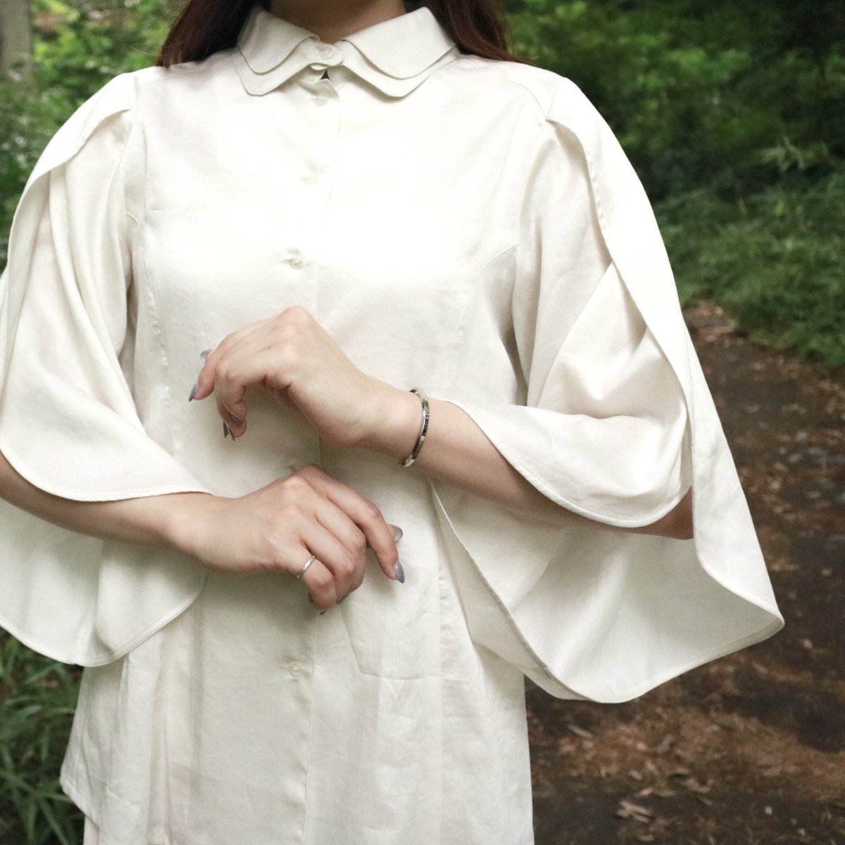profloom_'s tweet photo. petal blouse(ペタルブラウス)本日20:00〜いよいよ販売開始です。
花弁のラップスカートに続き、華やかな花弁のブラウス。どうぞよろしくお願いします🌼

https://t.co/UtpqNJuqDZ https://t.co/rThGi93npn