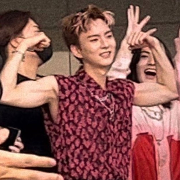 bgyusclues's tweet image. I refuse to suffer alone