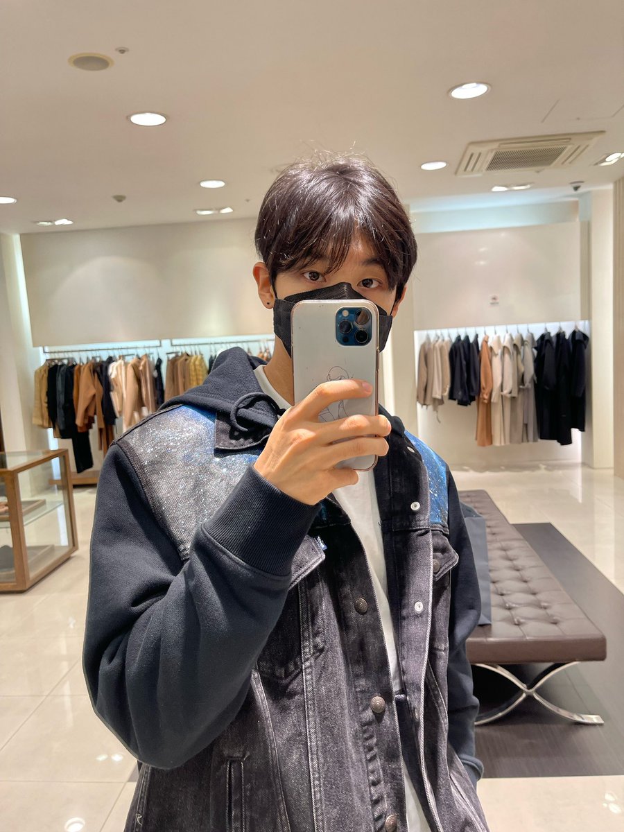 Demian_tweet's tweet photo. 갑자기 너무 추워져서 급하게 가을준비😵🌪🌪 https://t.co/hX0dYXkBCr