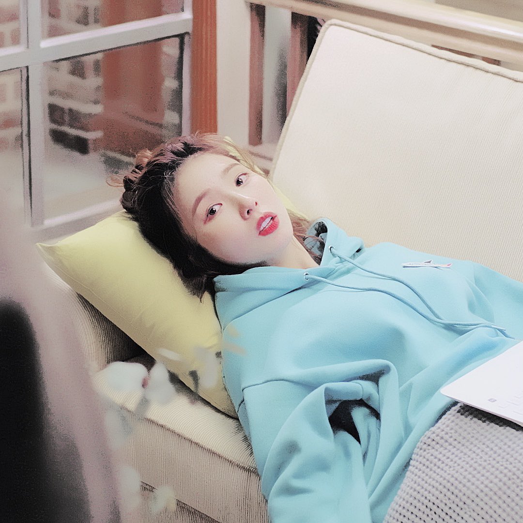 OhA1wn's tweet photo. 지금 한가해? 바쁘면 시간 내요. 나 산책시켜줘. https://t.co/LPZbGABZx3
