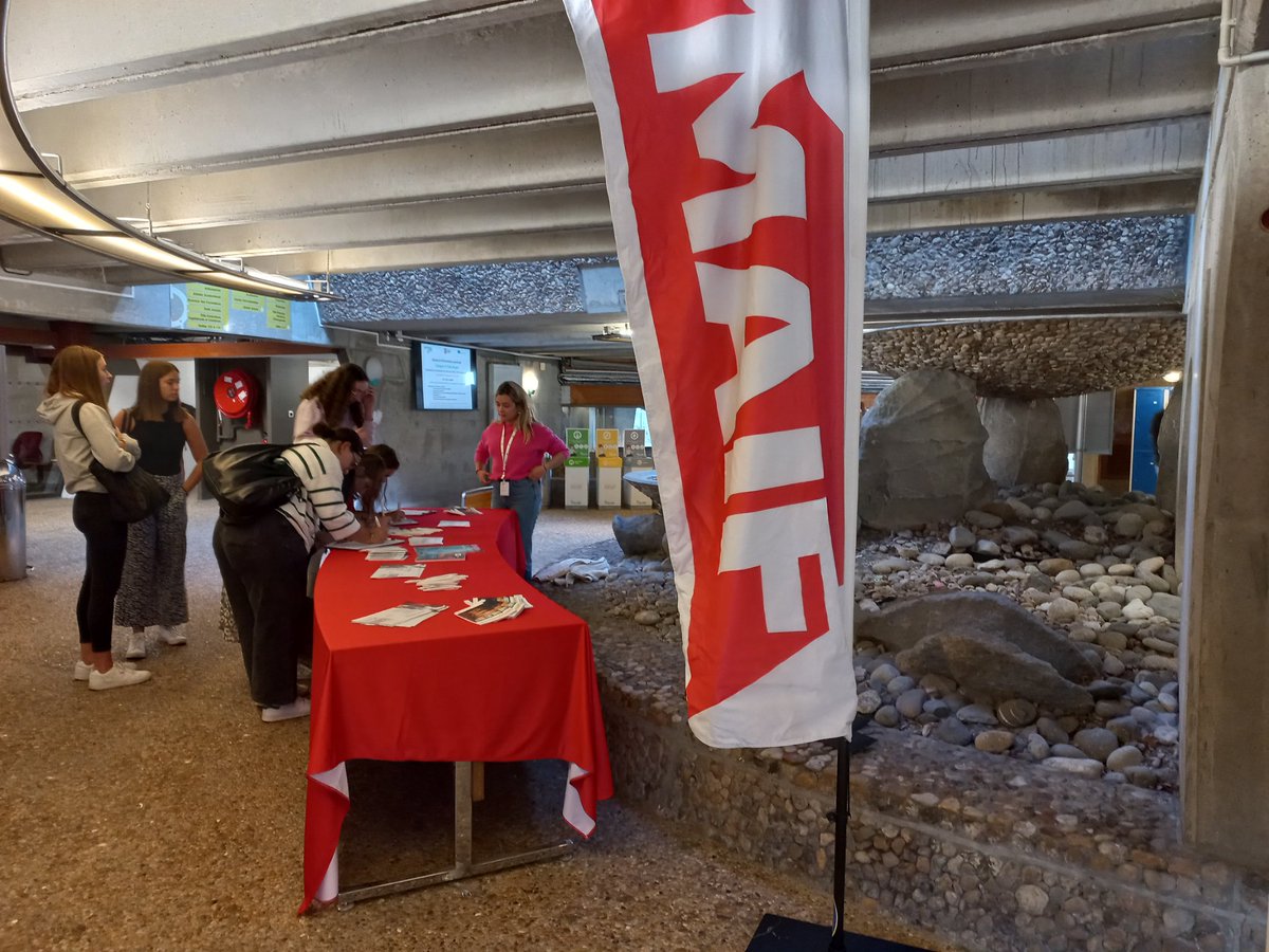 eymard_thierry's tweet photo. Ce matin @MAIF est à l'#IRTS de Talence.
Rencontre avec les étudiants:
#capconcours et abonnements aux revues le #sociographe et #LienSocial. https://t.co/MrBhbhrGfH