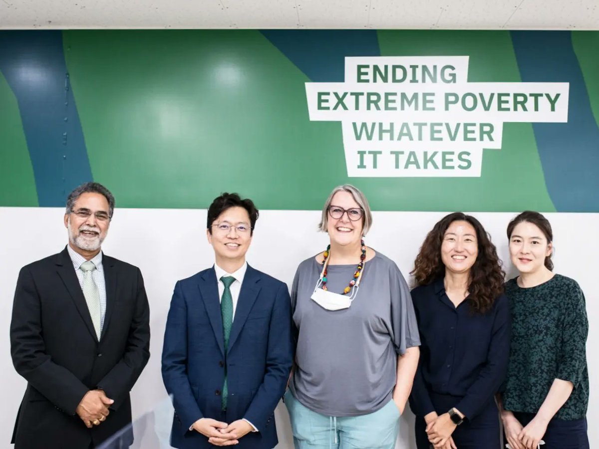 The newly appointed Irish Ambassador to Korea Michelle Winthrop visited the Concern Worldwide Korea office.

The Ambassador already knows <a href="/Concern/">Concern Worldwide</a> well, I look forward to future cooperation and synergy.

May your steps be full of blessings.

<a href="/concern_korea/">컨선월드와이드 Concern Korea</a> @M_Winthrop <a href="/aidwkr/">Dominic MacSorley</a>