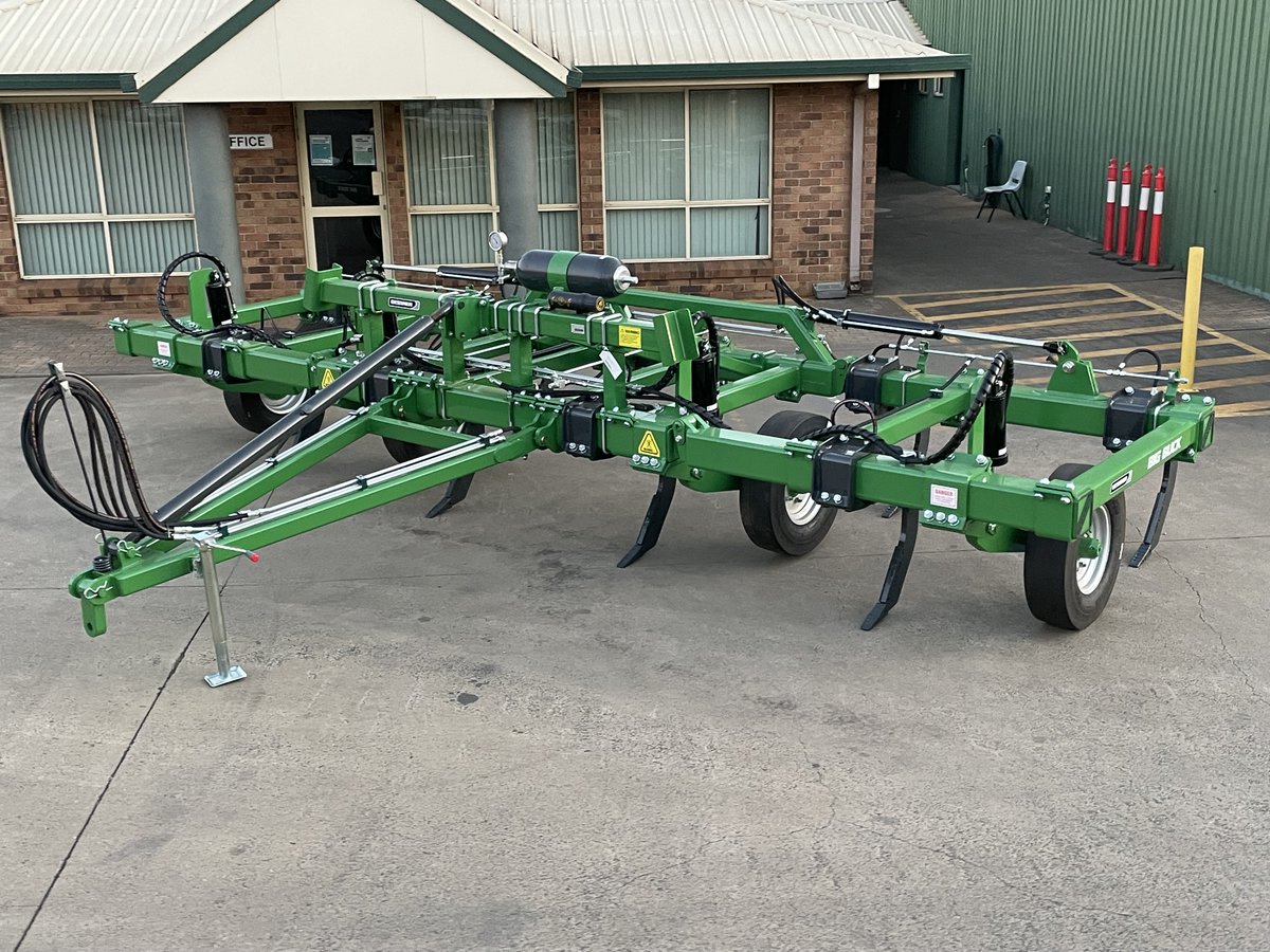 GessnerInd's tweet photo. Gessner have just sent down to Giffard, VIC a single fold, trailing "Buck Buck" deep ripper.  The 6.7m wide frame has 9 hydraulic shanks with a new tyne design set on 750mm spacings and capable of ripping up to 500mm depths.  Ideal for farmers with mid-range hp tractors. https://t.co/8KvTQlczd8