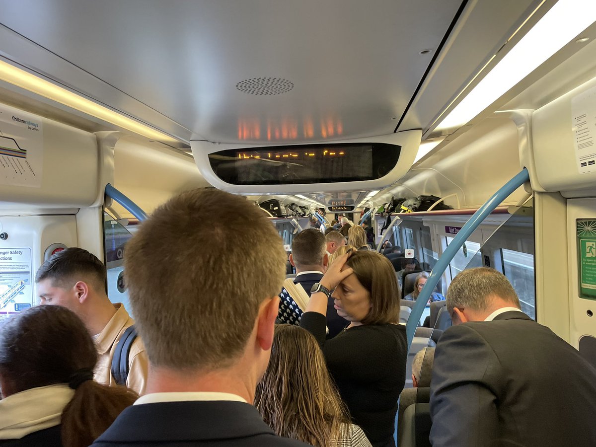 JohnOBrien12's tweet photo. @chilternrailway standing room only again on the 3 carriage 740am Bicester North to London Marylebone. Why? https://t.co/W7nhU0garT