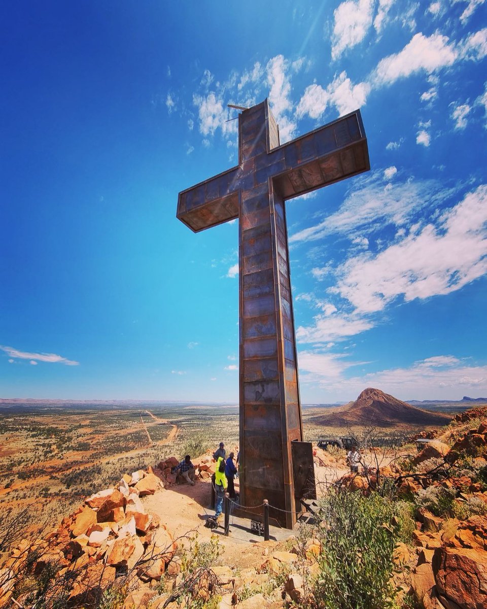 MaddocksThomas's tweet photo. A giant Christian cross (22m high) has finally been built in remote Central Aust.

The org behind it is led by photographer Ken Duncan.

Mel Gibson once toured the site.

We covered the proposal 5 yrs ago when they wanted an extra $1m: https://t.co/RTx2R1iyaG

Photo: Walk-A-While https://t.co/4EekJ8w8uz
