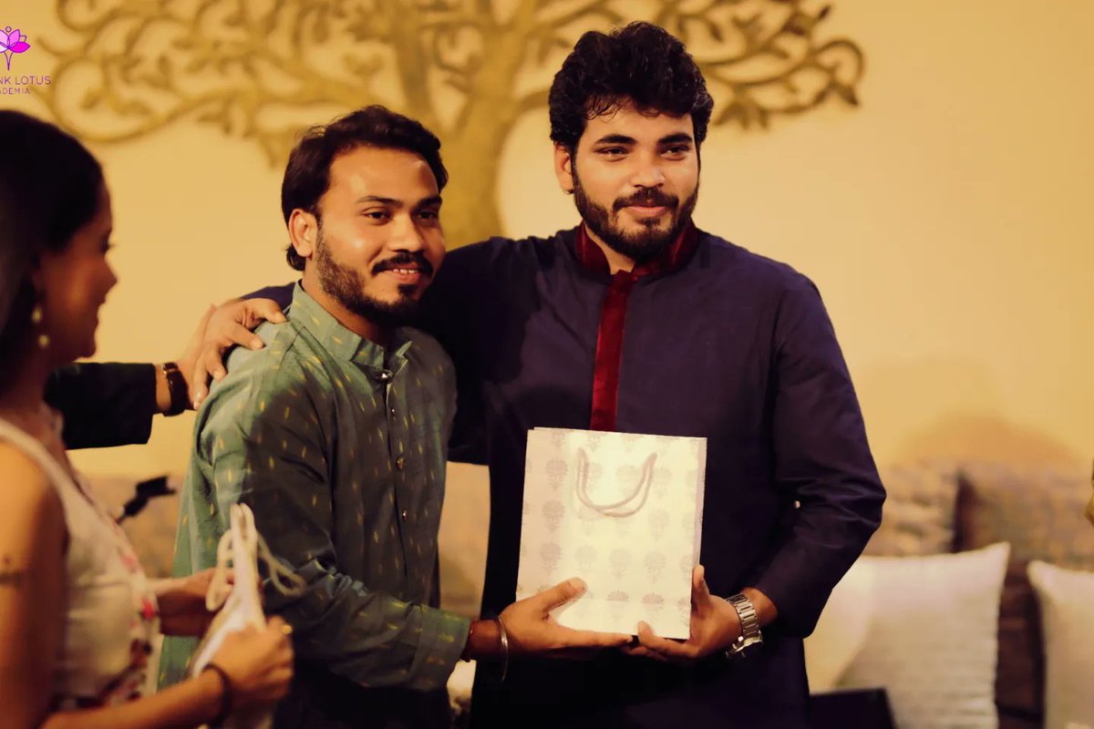 Debjit_tabla's tweet photo. Sharing some moments from the Tabla Solo Recital at @thepinklotusacademia in Delhi accompanied by Mudassir Khan bhai on sarengi. Had a great time meeting dear Yashwant Vaishnav bhai. Thanks to Soumitra Thakur bhai and the entire team of The Pink Lotus Academia for inviting me.. https://t.co/aJMzNAUx1B