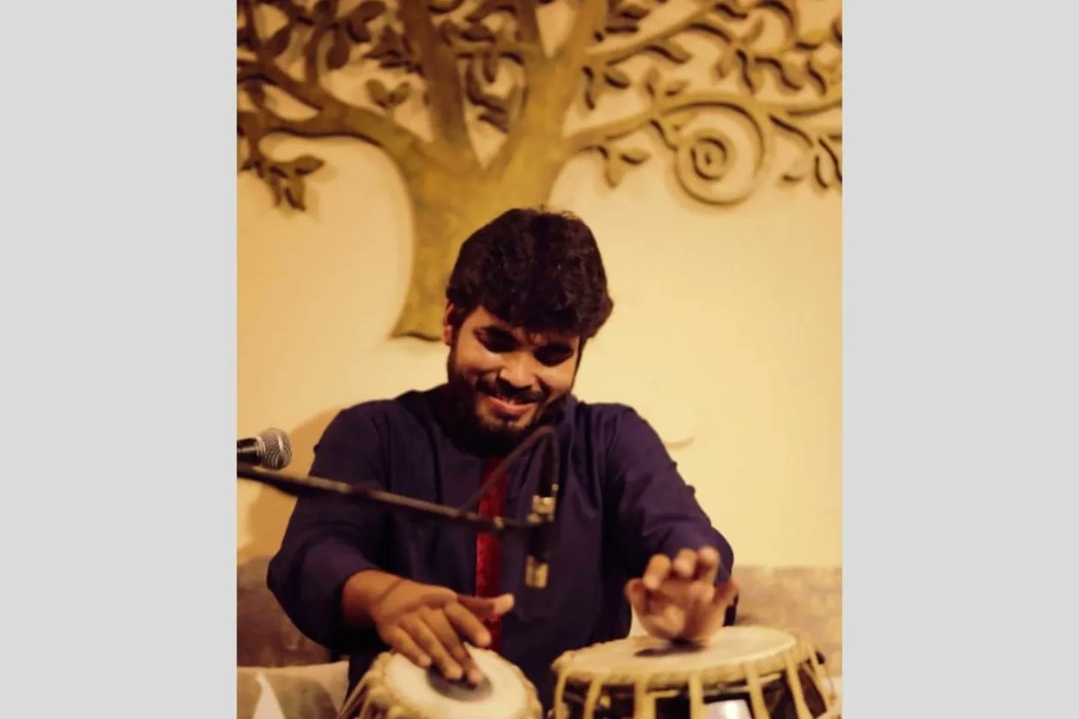 Debjit_tabla's tweet photo. Sharing some moments from the Tabla Solo Recital at @thepinklotusacademia in Delhi accompanied by Mudassir Khan bhai on sarengi. Had a great time meeting dear Yashwant Vaishnav bhai. Thanks to Soumitra Thakur bhai and the entire team of The Pink Lotus Academia for inviting me.. https://t.co/aJMzNAUx1B