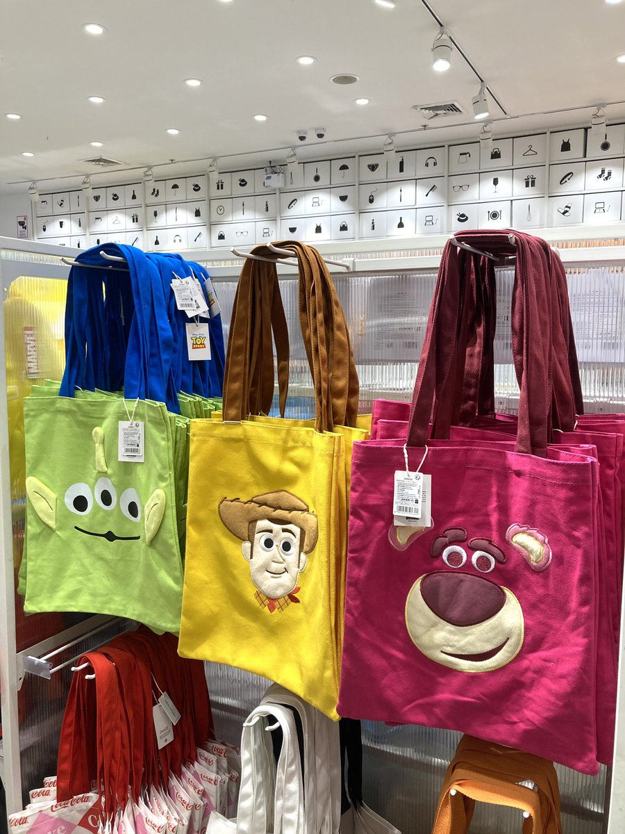 wannau11's tweet photo. ˗ˏˋ  รับหิ้วกระเป๋าสะพายข้าง Toy Story Collection Bag ✿ 199฿ 

ค่าหิ้ว 20/ชิ้น 
🚛ค่าส่ง 35฿

#รับหิ้วmoshi #รับหิ้ว #ส่งต่อเสื้อผ้า #ส่งต่อกระเป๋า #ตลาดนัดnct #ตลาดนัดบังทัน #ตลาดนัดENHYPEN #กระเป๋าสะพายข้าง https://t.co/ppOYrgfTeE