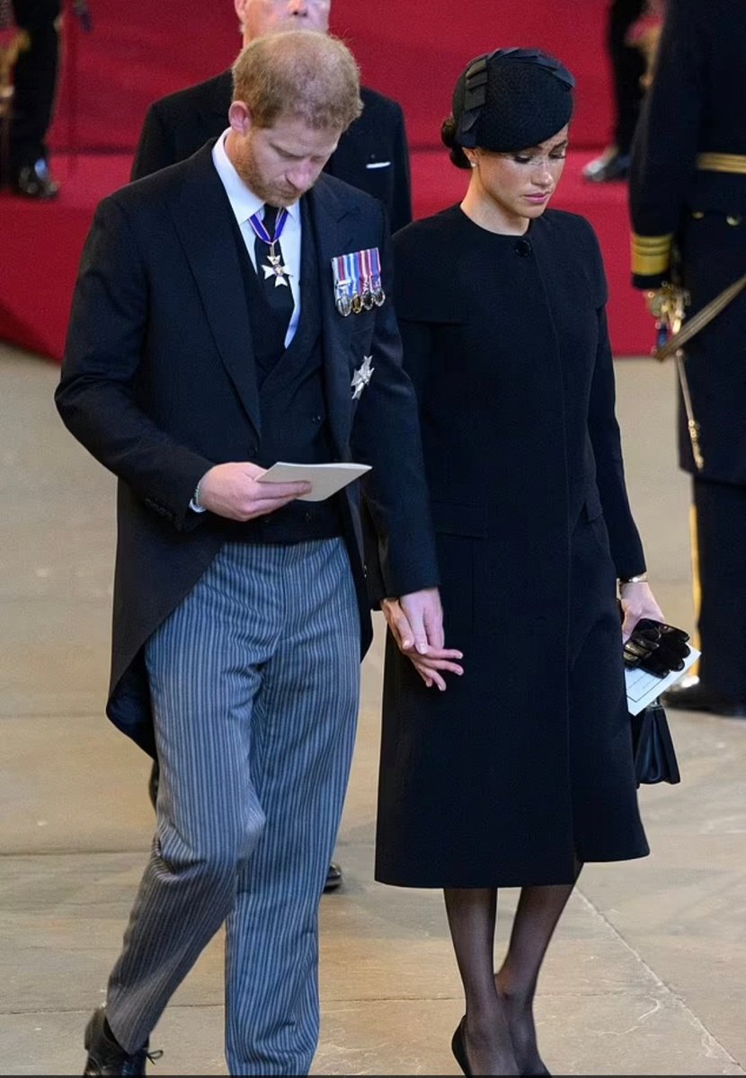 JoyceOye2's tweet photo. Perfect couples.. Prince Harry and Megan at the Queens funeral #QueenElizabethII #queensfuneral #HarryandMegan #MeghanMarkIe #DuchessMeghan #PrinceHarryandMeghan https://t.co/YAKmDzPUMl