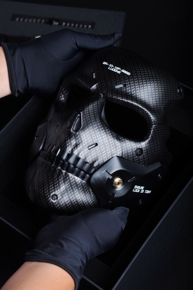 Anicorn_Watch's tweet photo. Exclusively included in the Rare Edition, Ludens Mask is a 1:1 life size collectible that is actually wearable – Everyone of us is Ludens. 

@Kojima_Hideo @HIDEO_KOJIMA_EN
@KojiPro2015 @KojiPro2015_EN https://t.co/eLMqVIvOsy