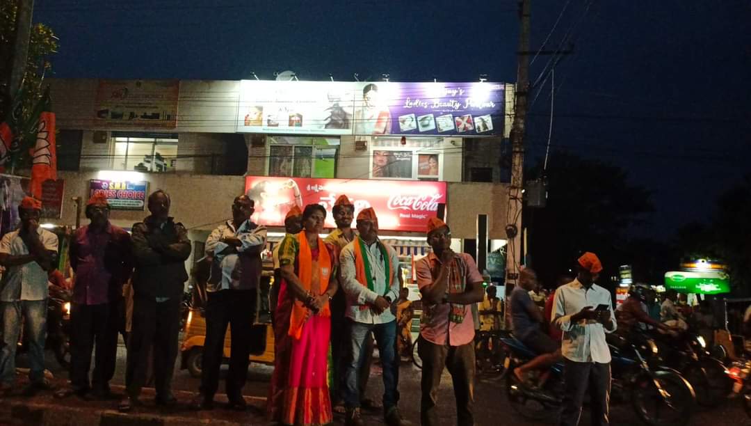 BJPMM4ANDHRA1's tweet photo. రాజమండ్రి రూరల్ మండలం కొంతమురు లో జరిగిన బీజేపీ ప్రజా పోరు యత్ర
#PrajaPoru #ప్రజాపోరు #BjpMahilaMorcha https://t.co/zOS9FR8VgT