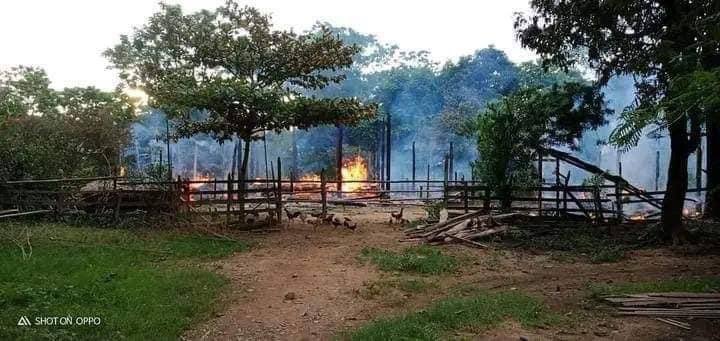 TTFR__Myanmar's tweet photo. Miliatry troops set ablaze to the residential properties in Yanlinphine village, Tamu tsp, Sagaing division and Saigaung village, Myaing tsp, Magway division for no apparent reason on 18th Sep.  #2022Sept20Coup #SaveMyanmarChildren #WhatsHappeningInMyanmar https://t.co/hweKx2UhCo