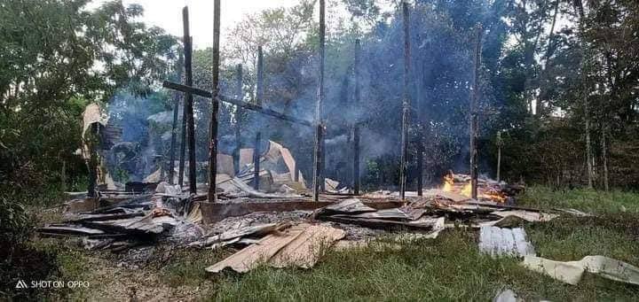 TTFR__Myanmar's tweet photo. Miliatry troops set ablaze to the residential properties in Yanlinphine village, Tamu tsp, Sagaing division and Saigaung village, Myaing tsp, Magway division for no apparent reason on 18th Sep.  #2022Sept20Coup #SaveMyanmarChildren #WhatsHappeningInMyanmar https://t.co/hweKx2UhCo