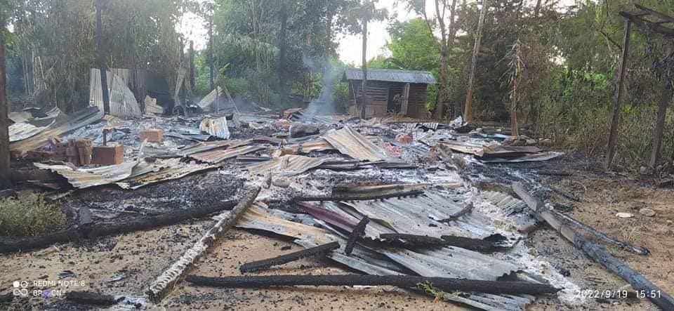 TTFR__Myanmar's tweet photo. Miliatry troops set ablaze to the residential properties in Yanlinphine village, Tamu tsp, Sagaing division and Saigaung village, Myaing tsp, Magway division for no apparent reason on 18th Sep.  #2022Sept20Coup #SaveMyanmarChildren #WhatsHappeningInMyanmar https://t.co/hweKx2UhCo