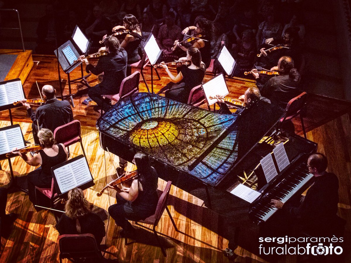 furalabfoto's tweet photo. Reflexos al #concertsimfonic en motiu dels 80 anys de la pianista i compositora #leonoramila
De la mà de #elfarblau @ElFarBlau @Bernat_Deltell https://t.co/qYeeGH8kd0