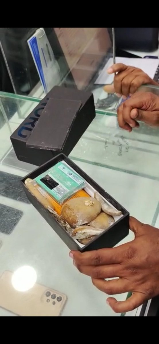 TECHFATHER4's tweet image. I order from Amazon mobile amount of 29k somthing give this stuff complain Amazon but they do not responsible for that an phone was active before billing date this fraud system running by Amazon team @amazon @amazonIN @PMOIndia @amazonnews @AmazonHelp @AmazonHelp @amazonteamz