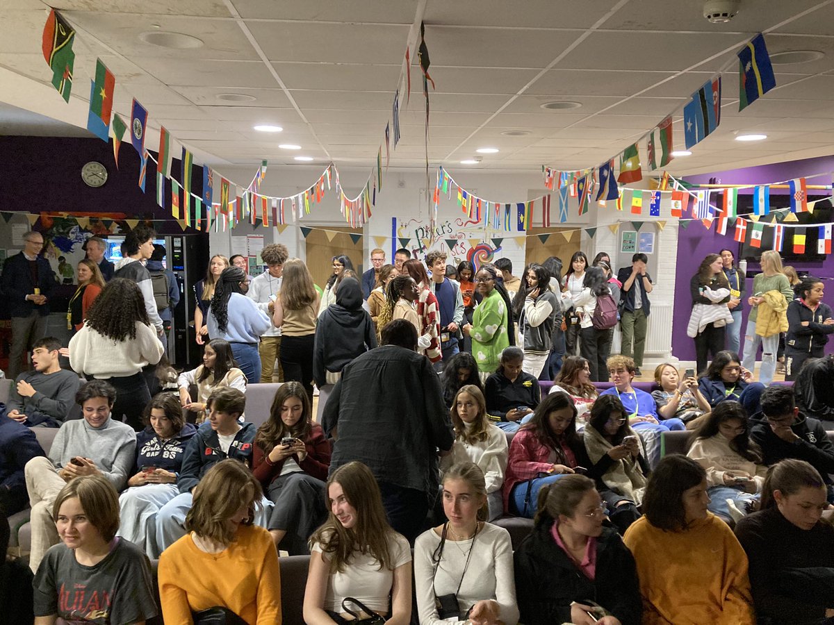 HeadFelsted's tweet photo. Delighted to be part of the @r0undsquare international conference @SPC_Oxford #takelessbemore #plusestenvous @FelstedRoundSq #felstedinternational https://t.co/NcCyCBTQDK