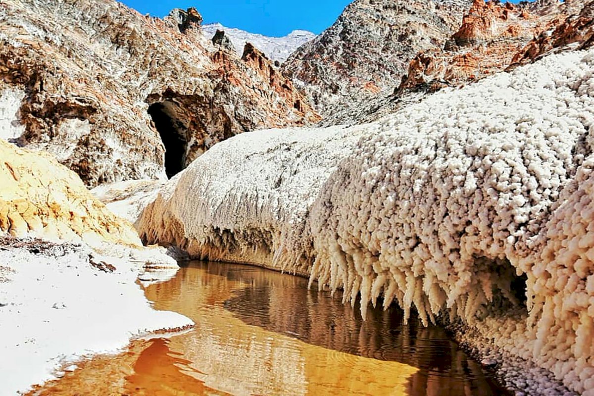 VisitIran3's tweet photo. Jashak Salt Dome, 
It lies in the Zagros Mountains, between Dashti County and Dayyer County in #Bushehr Province, Southwestern #Iran.
📸: https://t.co/9zryDvyCnw
#ایران، #بوشهر 
جبل جشقك / جبل الملح
گنبد نمکی جاشک (دشتی) https://t.co/kSgNqOAHTm