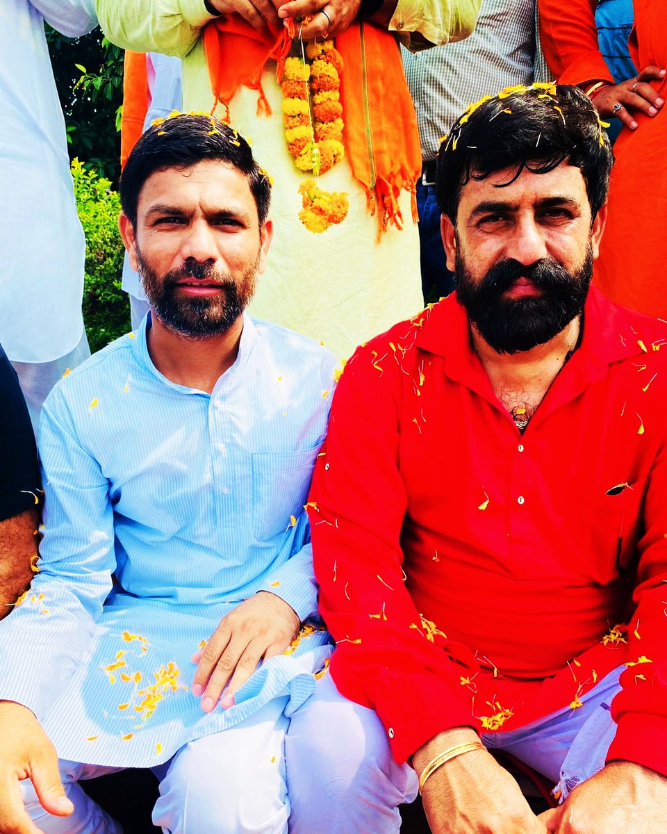 ManhasSatveer's tweet photo. #Shutti toh mil gyi ab aagey kya karna chahiye #Jammu_Kashmir k liye Comments mein batayein ab kin mudhoun k liye ladna chahiye hum sabko milkar.@ghulamnazad @OmarAbdullah @MehboobaMufti @DrJitendraSingh @BalwantMankotia @SalmanNizami_ @BJP4JnK @INCJammuKashmir @JKNC_ @jkpdp. https://t.co/LhjZxmHBmS