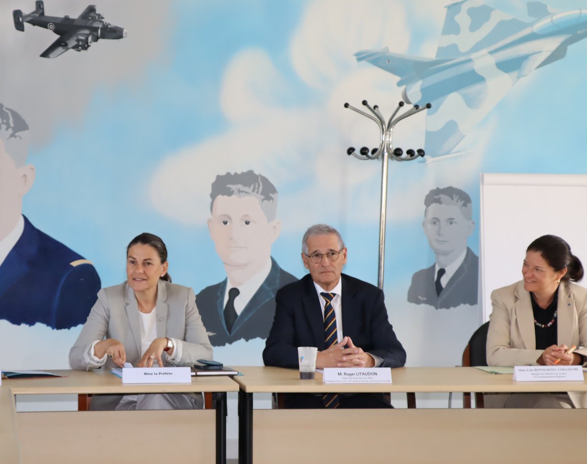 Prefet03's tweet photo. #Ecocentre
Valérie Hatsch, @Prefet03, a réuni le dernier COPIL du Contrat de Redynamisation du Site Défense à Varennes/Allier
✅ travail collaboratif Etat-Région-Département-Communes pour reconvertir ce site au service des entreprises, habitants et élus du bassin de vie https://t.co/GAjpRHn0Sx