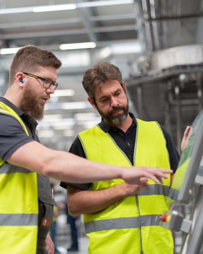 KronesAG's tweet photo. Are you planning to run your company in a more environmentally conscious way?🌱With our #LifeCycleService we support you with expert advice on new concepts, potential savings and resource-economical alternatives!♻️#GermanBlingBling #Krones #KronesAG https://t.co/gl2SizV7So