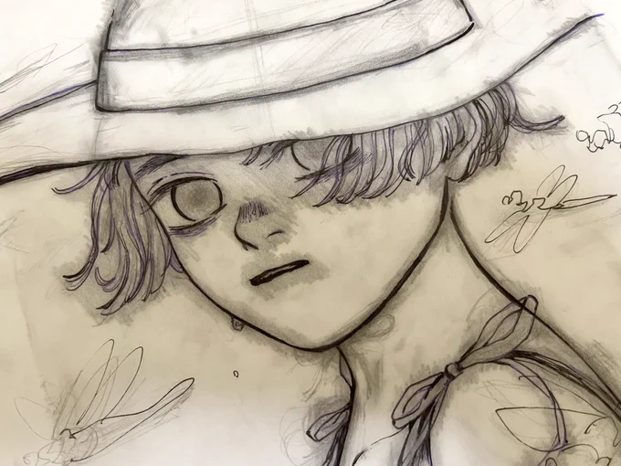 前まで下書きを本番の紙の上でしてそこから拾って線画にして上に直に描いてたんだけどトレースするようになって気に入った線画が手元に残るのはいいなと思った(そりゃそうだ)前は紙から紙へ移していく過程でラフの線の勢いがなくなっていく気がしてて… 