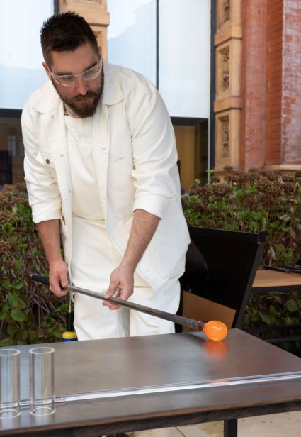 V_and_A's tweet image. From live glass blowing to monumental sculptures created from upcycled marine plastic waste, this year’s London Design Festival centres on the theme of transformation. Free and on until Sunday 25th September #LDF22