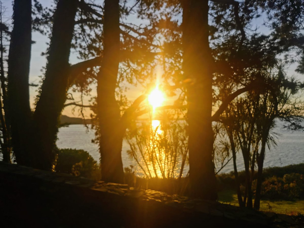 atlanticseal's tweet image. Autumn in #schull Some say it’s the BEST time to immerse themselves in English language/Irish culture and our stunningly beautiful Atlantic-side location. Especially our #ErasmusPlus students.