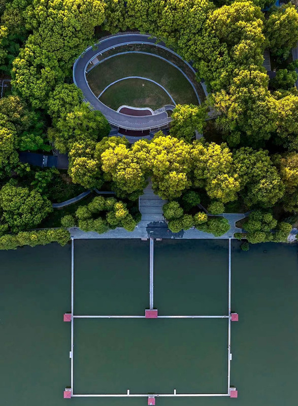 WuhanPlus's tweet photo. 🏞️💚🌊#Wetland parks in #Wuhan are getting prettier and providing more green spaces for leisure, thanks to the city's continuous efforts with protection and improvement in eco-environment and natural resources. Keep up the good work!✅💪👏 [📸/IC] #CityofWetlands #WuhanPlus https://t.co/WgKrRh5vXD