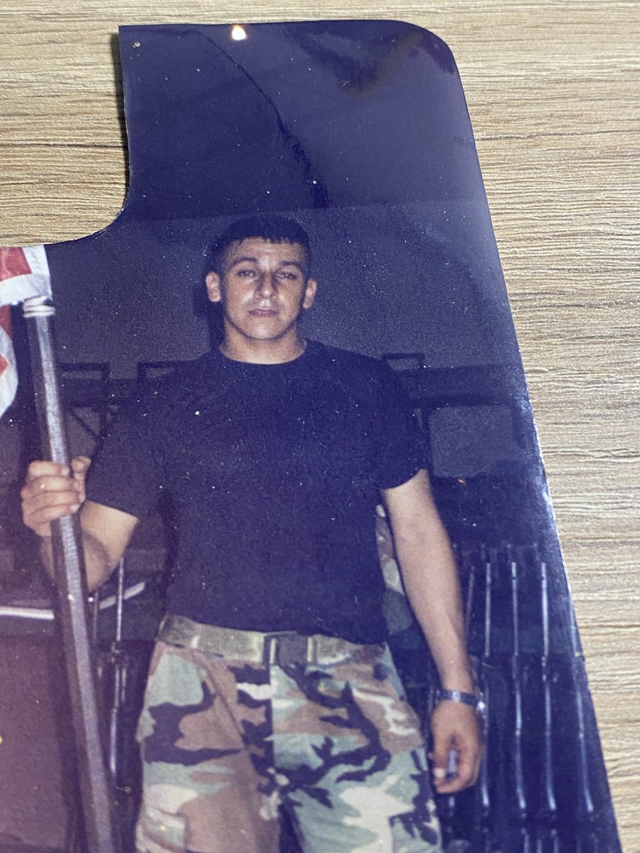 soywifer's tweet photo. Me desespera esta idea de saber cómo sería mi vida de diferente si estuvieras a mi lado, nunca creí que este dolor consumiera gran parte de mis días , no te conocí pero te amo como a nadie . Mi ma y yo te extrañamos 🤍🥺 26/11/02 https://t.co/soEadPct7a