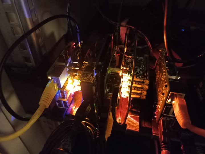 Vitexus's tweet image. There is little problem with #ClusterHAT . Multiple Clusterhat provide the same MAC address for each  #RaspberryPI zero connected. The udev rules must be changed to fix.