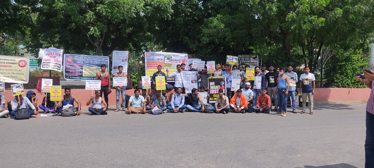 Vishnu29313034's tweet photo. NWR न्याय दो न्याय दो

@GMNWRailway @KumariDiya @JaskaurBJP @manojkjhadu @manojpehul @shyamraj08 @behal_deepak @DeepakBhaardwaj @DrKirodilalBJP @mpbhagirathbjp @ https://t.co/icScZa7fsL