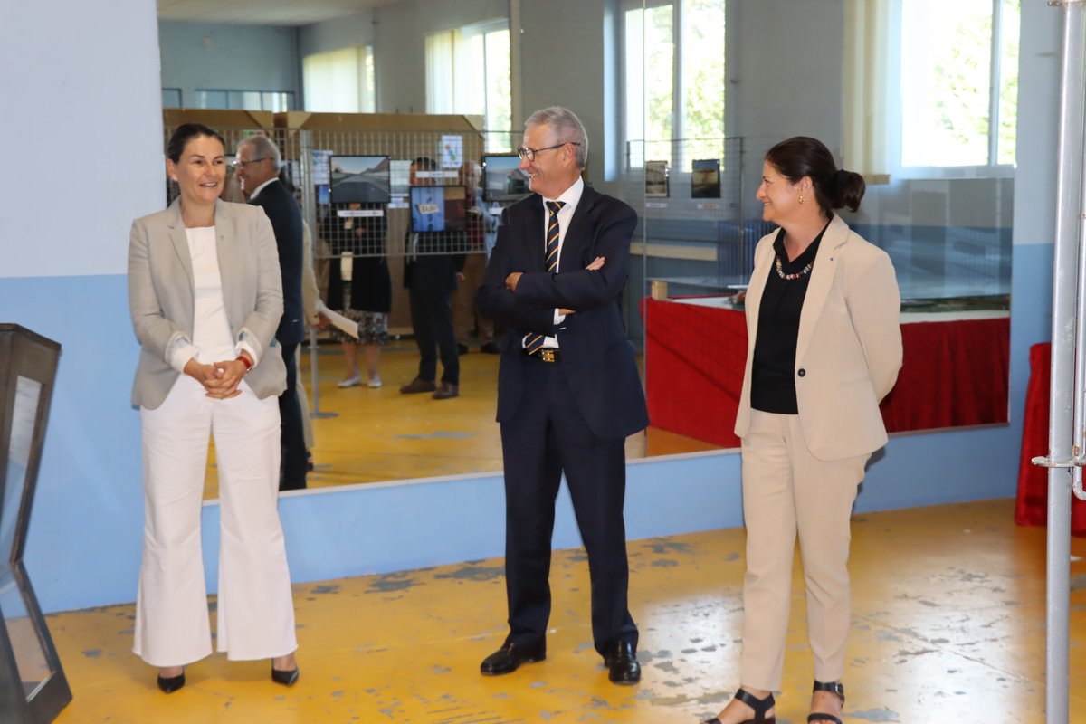 Prefet03's tweet photo. V. Hatsch @Prefet03 a inauguré l'exposition photos à l'#EcoCentre - Varennes/Allier avec R. Litaudon, maire & la déléguée du @Armees_Gouv
📷 Une mise en image de la transformation de la base militaire qui nous invite à faire le bilan de nos actions et se projeter vers l'avenir https://t.co/5DUUyzCrrD
