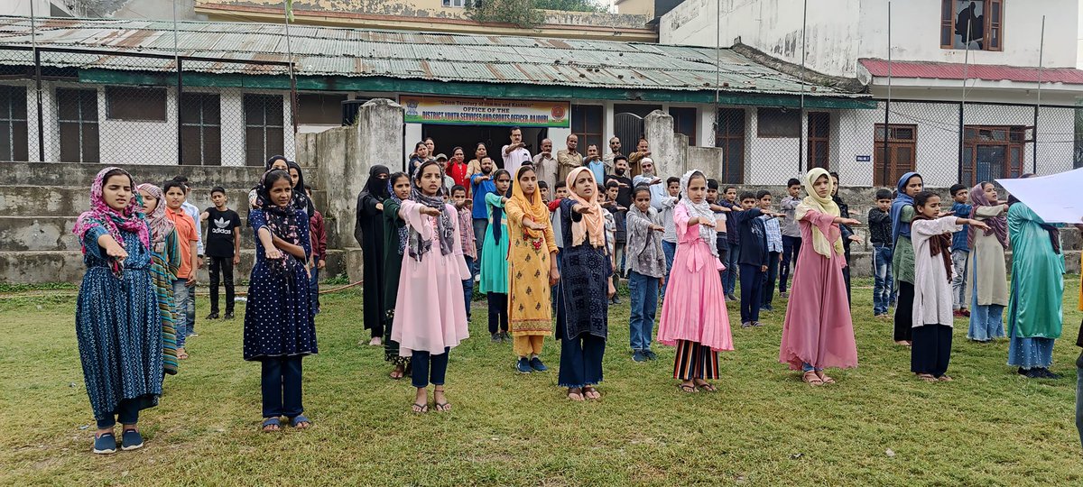EGurdhan's tweet photo. #SWACHTAPLEDGE BY STUDENTS OF #EMRSGURDHANBALA #rajouri @jktribalmin @dmrajouri @TribalAffairsIn @listenshahid https://t.co/HUWSBKLcTc