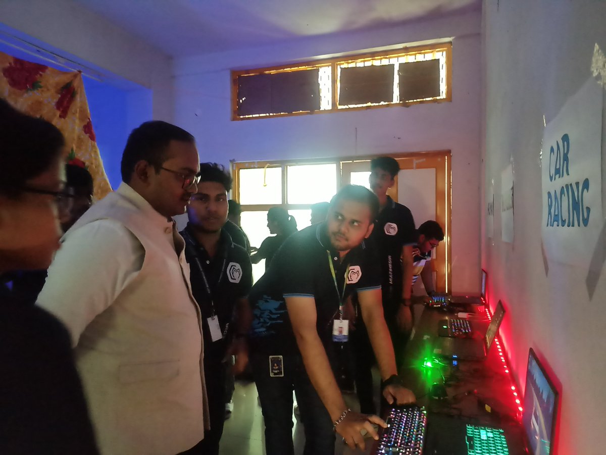 NIST_University's tweet image. Club multimedia, NIST showcased various activities such as #ARModels, #ARGames, Self-built games &amp;amp; presented all the #3Danimations on the eve of #Foundation Day, 26th Anniversary Celebration of NIST Berhampur. 

#multimediaclub #clubs #Events #NIST #AR #ARGames #showcase