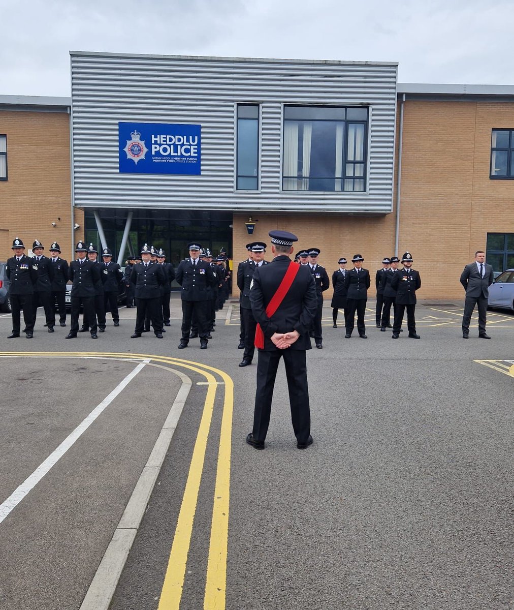 Yesterday Mid Glamorgan BCU @swpolice came together to pay its final respects to HM Queen Elizabeth II in Merthyr & Bridgend and participated in the nationwide 2 minute silence. It was an honour to serve her.