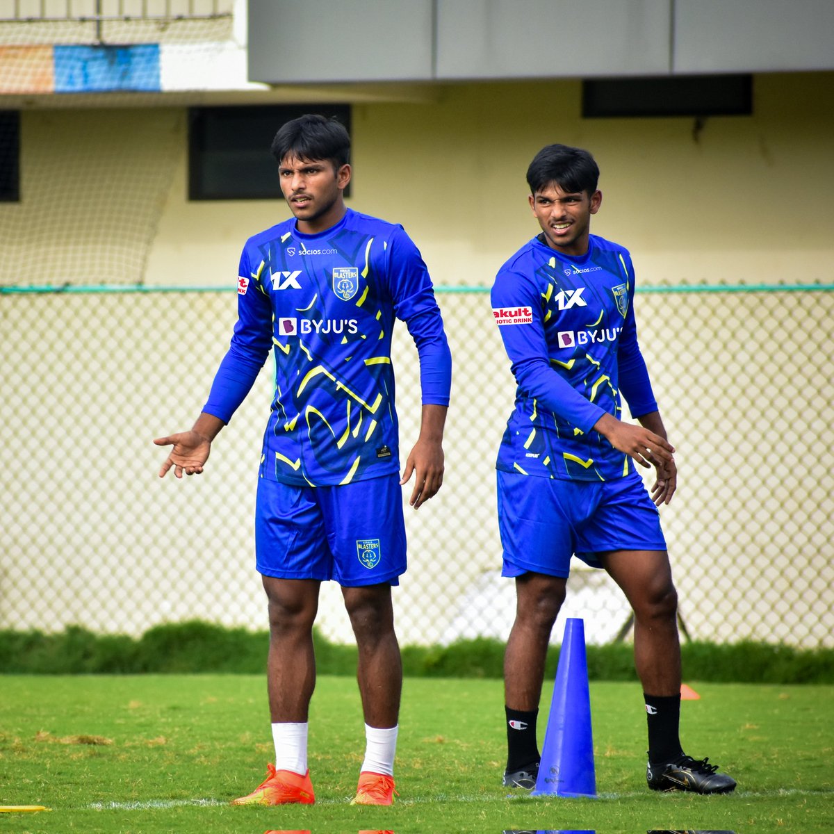 KeralaBlasters's tweet photo. 𝗠𝗼𝘃𝗶𝗻𝗴 𝘂𝗽 𝘁𝗵𝗲 𝗿𝗮𝗻𝗸𝘀! 👊⚽

Welcome to the First Team Camp, boys! 💛

 #ഒന്നായിപോരാടാം #KBFC https://t.co/FHBSBZEMSe