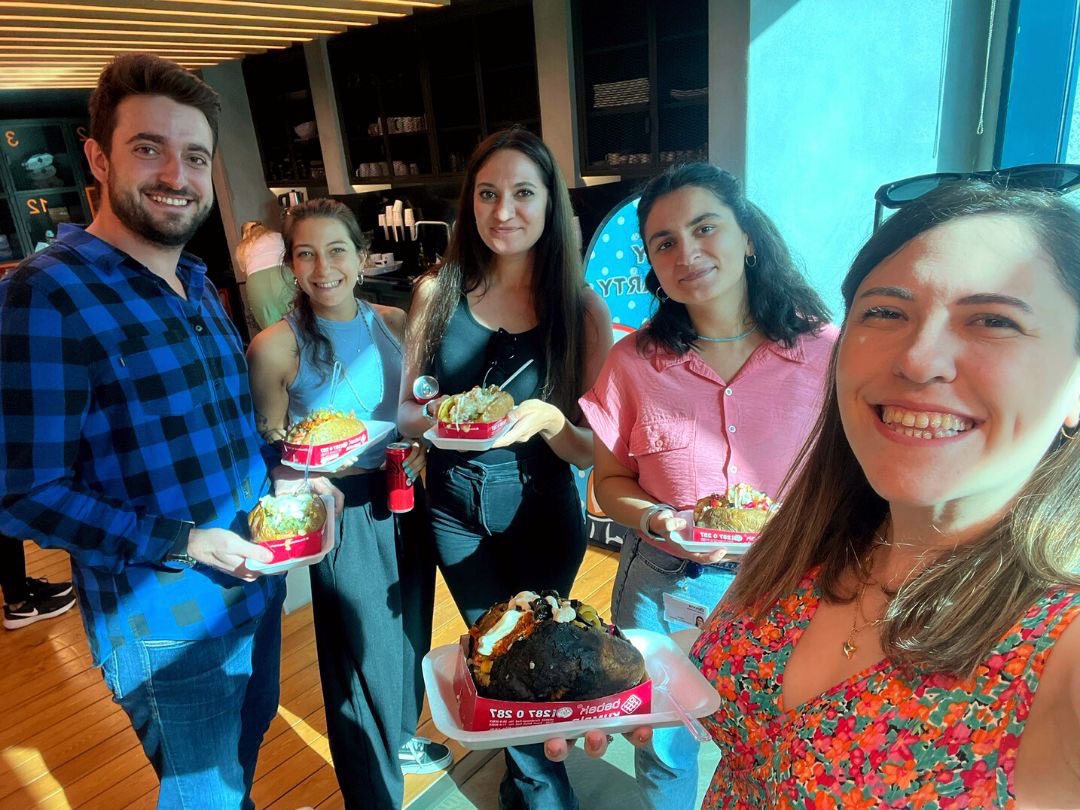 solviads's tweet photo. A delicious break from work!
As the Solvia family, we had a pleasant and delicious time by giving a short break from work with unlimited warm baked potatoes with plenty of toppings.😋🤌🏻
We are already looking forward to our next event!
#Solvia #LetsEnjoyTogether https://t.co/8bmDTd3mSQ