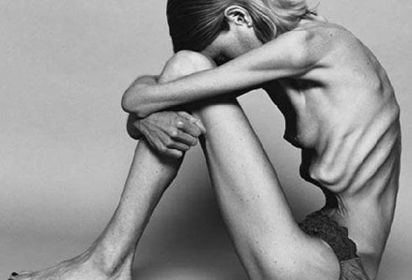 #DENUNCIA los grupos de Whatsapp, foros y páginas web que inciten a la anorexia o la bulimia
<a href="/guardiacivil/">Guardia Civil</a> ☎️062