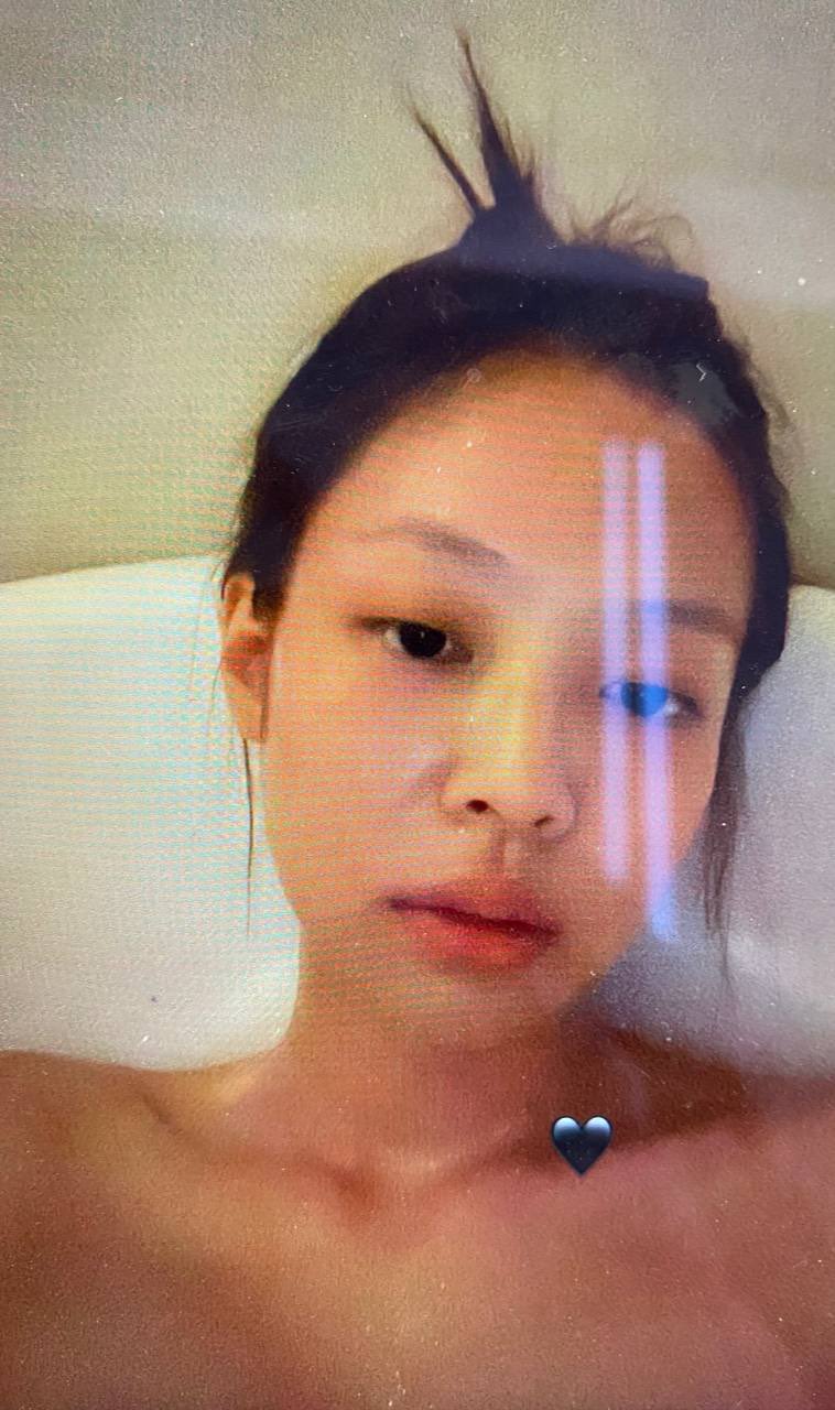 🐍 On Twitter What Scandalous Pictures Jennie Sends To Taehyung 😱 He 