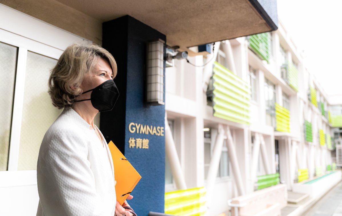 lfitokyo's tweet image. Au cours de cette matinée, Mme GENETET a pu s’entretenir avec l’#équipedeDirection et #découvrir l’#Annexe du LFI Tokyo, sa #BCD, ses #sallesdeclasse, son espace #washitsu #piècetraditionnellejaponaise en #tatami et le #gymnase de l’#école
2/2
@AGenetet 
@aefeinfo 
@ambafrancejp