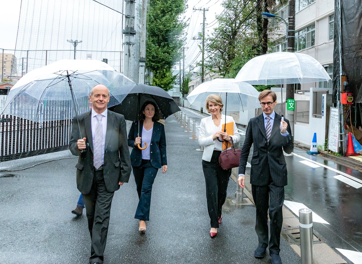 lfitokyo's tweet image. Au cours de cette matinée, Mme GENETET a pu s’entretenir avec l’#équipedeDirection et #découvrir l’#Annexe du LFI Tokyo, sa #BCD, ses #sallesdeclasse, son espace #washitsu #piècetraditionnellejaponaise en #tatami et le #gymnase de l’#école
2/2
@AGenetet 
@aefeinfo 
@ambafrancejp