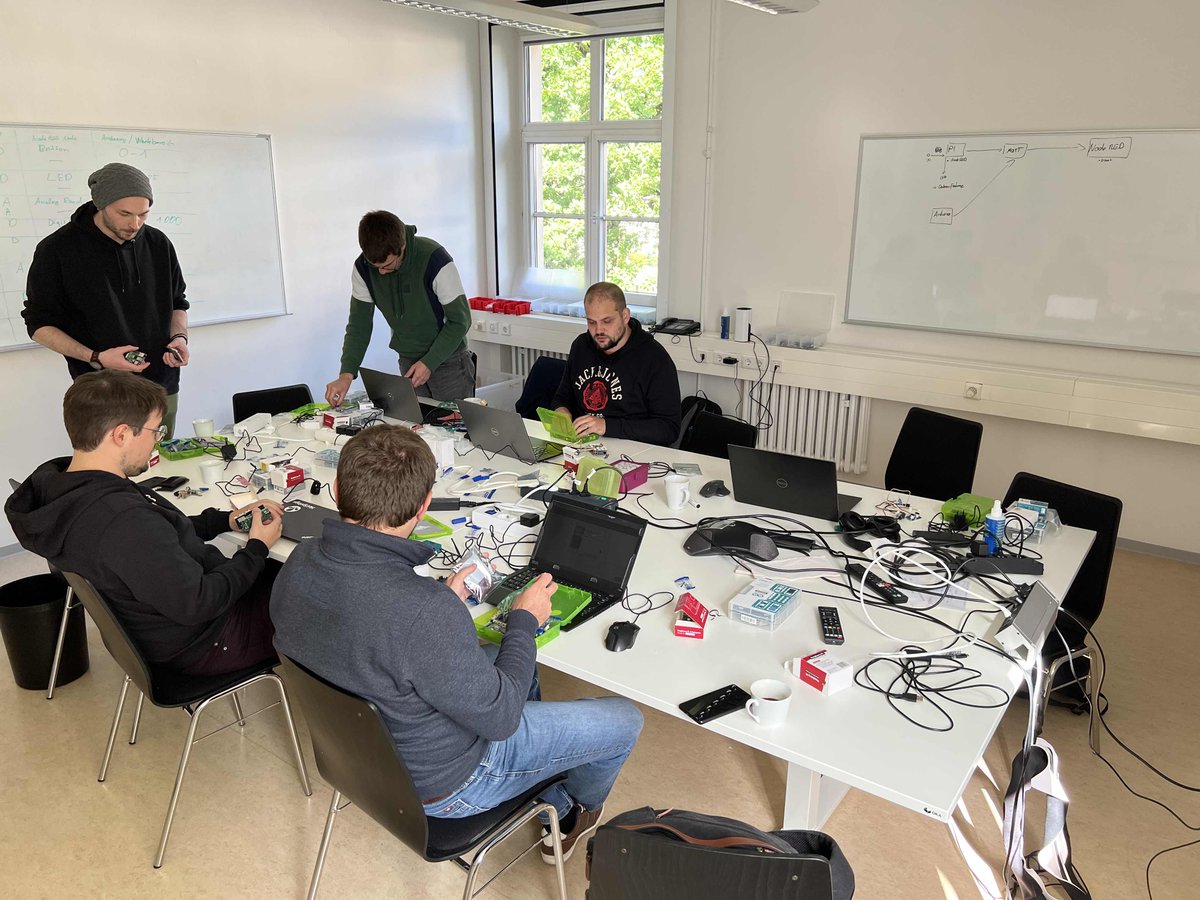 Diese Woche bereiten wir uns weiter auf den kommenden ersten IoT4H #Hackathon am 23. und 24. September zusammen mit der Handwerkskammer zu Köln vor. Alle Informationen und Anmeldung unter lp.hackathon-handwerk.koeln 

@TMDTWuppertal @Uni_Wuppertal @IoT4H_ #Digitalisierung #Handwerk